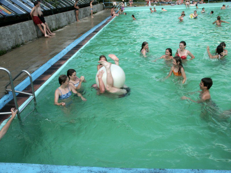 mb040805142.jpg